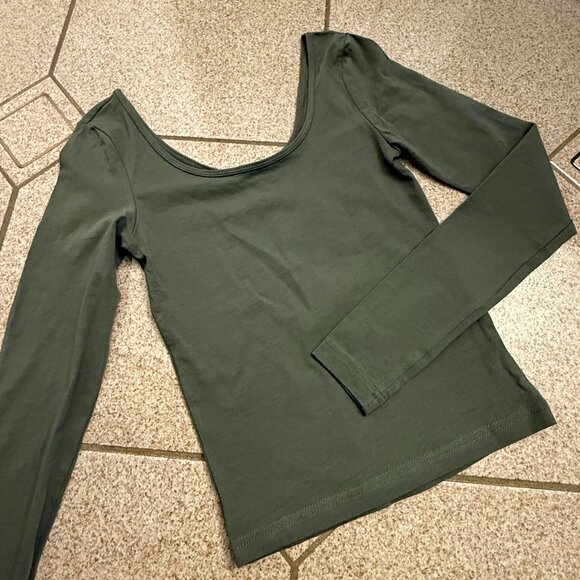 H&M Off the Shoulder Long Sleeve Top - Picture 1 of 3